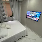 Copacabana Ao Lado Da Praia E Hotel Copacabana Palace